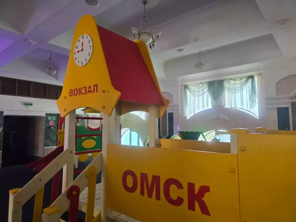 Общественники проверили омские вокзалы и аэропорт на доступность для инвалидов и семей с детьми