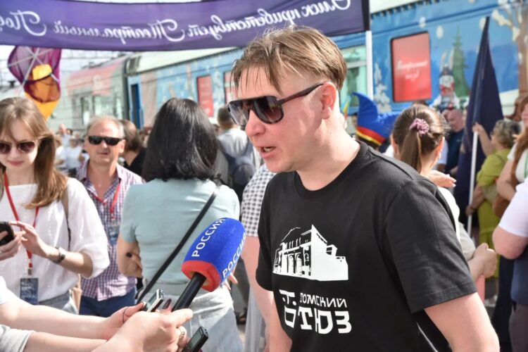 Прибыл на первый путь: в Омске остановился «Театральный поезд»
