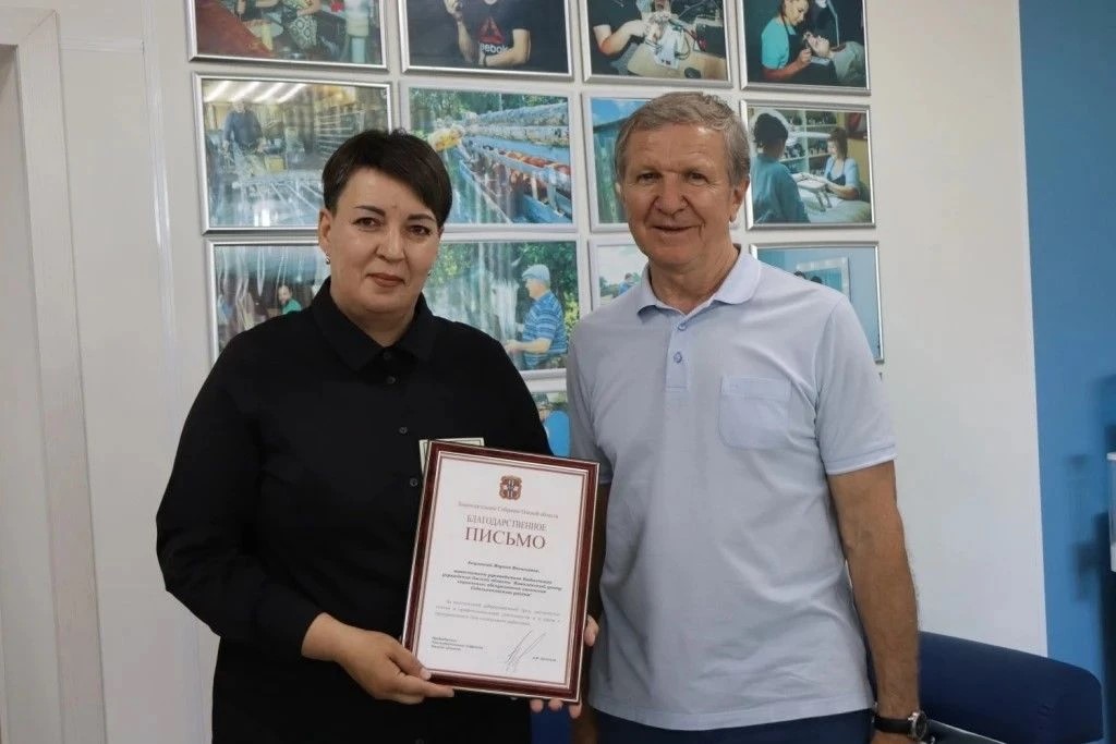 Депутаты Бойко и Баландина выслушали просьбы соцработников Седельниковского района