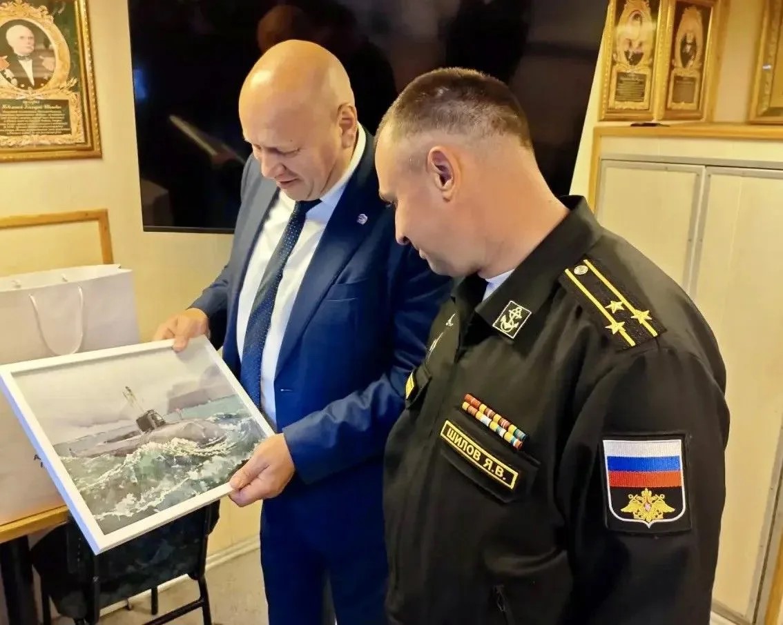 Сергей Шелест возобновил партнерство города с атомным подводным крейсером "Омск" Фото: пресс-служба администрации г. Омска