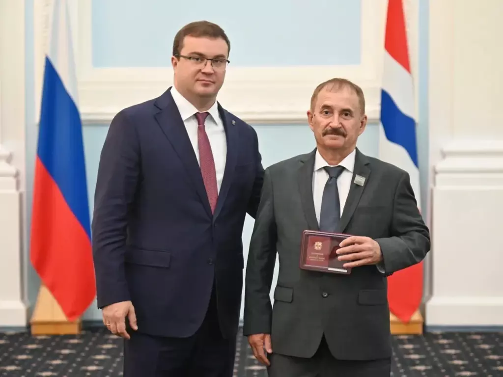 Губернатор Омской области Виталий Хоценко наградил многодетных родителей, бойцов СВО и педагогов