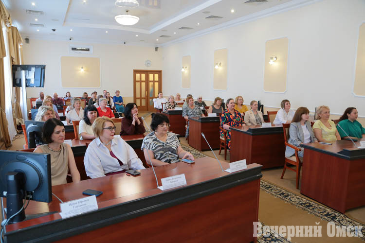 Спасибо за труд и теплоту сердец: в Омске поздравили работников социальной службы