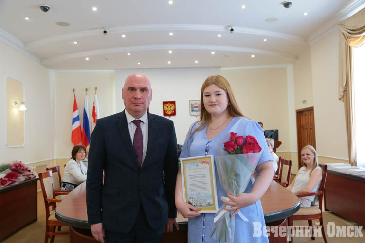 Спасибо за труд и теплоту сердец: в Омске поздравили работников социальной службы