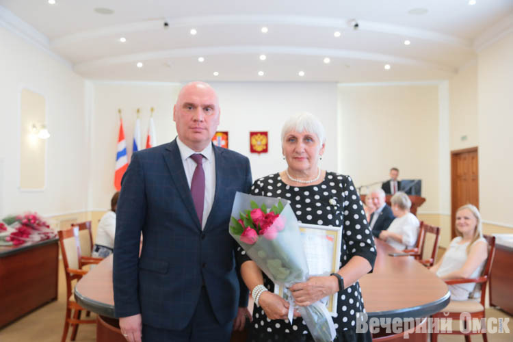 Спасибо за труд и теплоту сердец: в Омске поздравили работников социальной службы