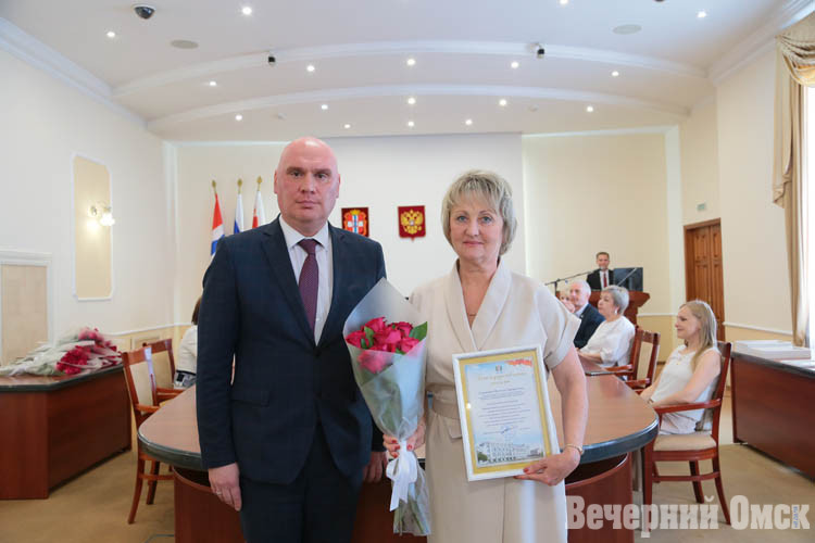 Спасибо за труд и теплоту сердец: в Омске поздравили работников социальной службы