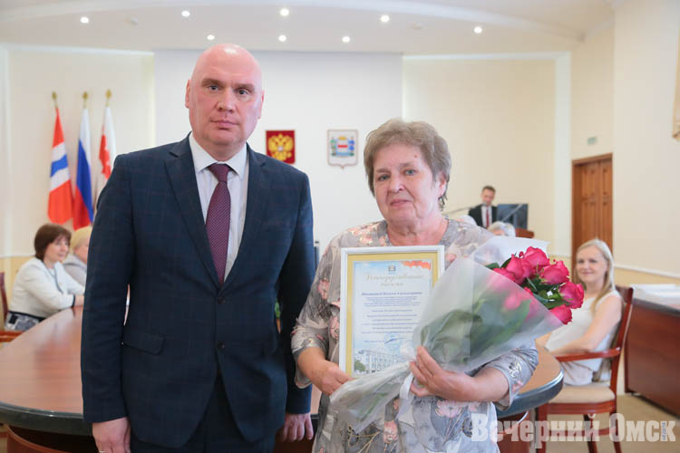 Спасибо за труд и теплоту сердец: в Омске поздравили работников социальной службы
