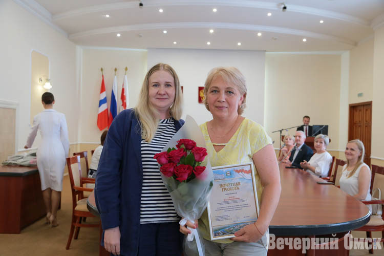 Спасибо за труд и теплоту сердец: в Омске поздравили работников социальной службы