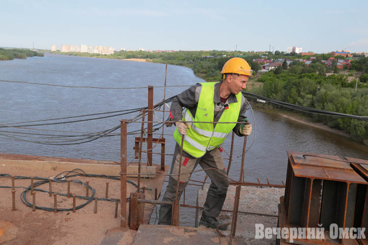 Сергей Шелест: «Монтаж новой теплотрассы под мостом у телецентра завершился»
