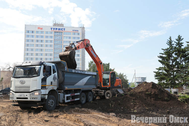 Благоустройство площади Бухгольца в Омске планируют закончить досрочно - к 15 августа