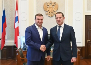 Виталий Хоценко обсудил с руководством ОДК перспективы омских предприятий Фото: Управление пресс-службы губернатора и правительства Омской области
