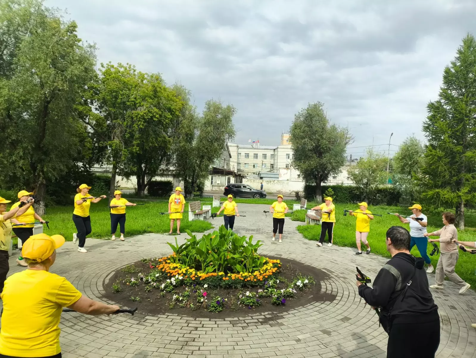 В Омске состоялась акция «Шагаем к долголетию!»