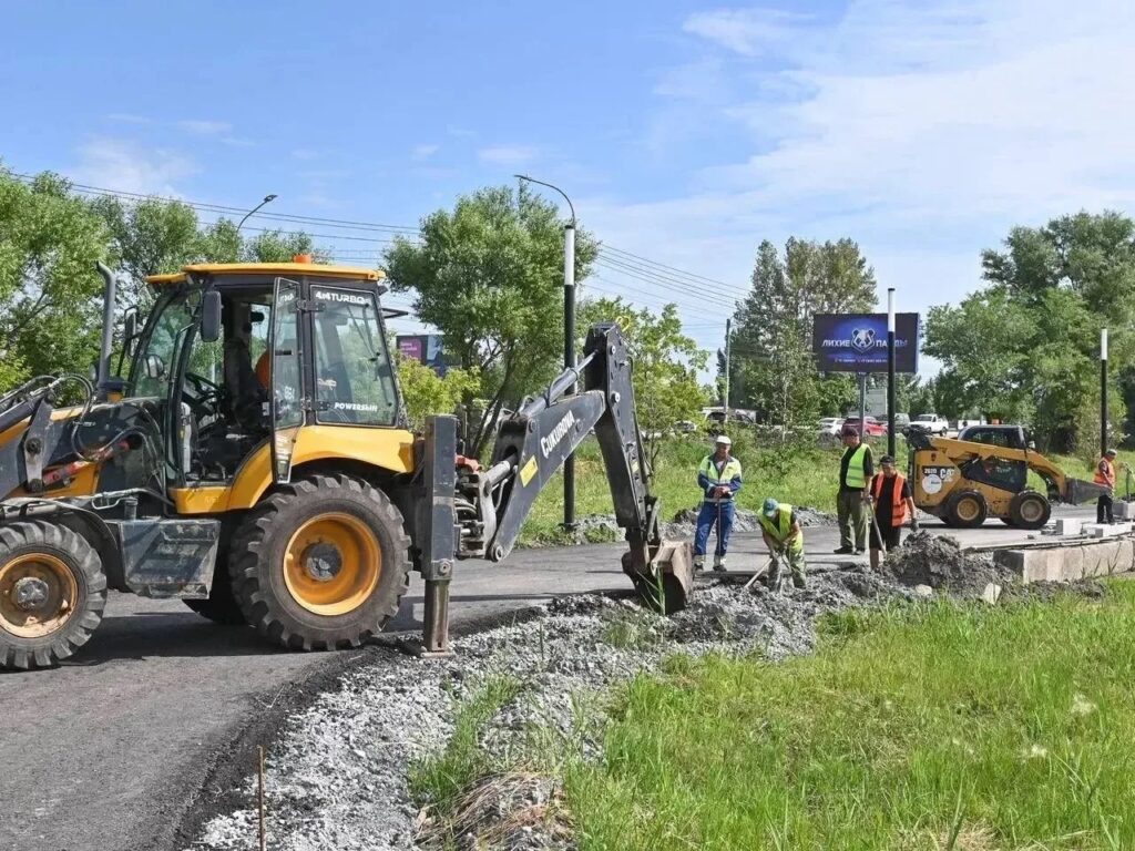 Виталий Хоценко и Сергей Шелест проконтролировали благоустройство парка Победы