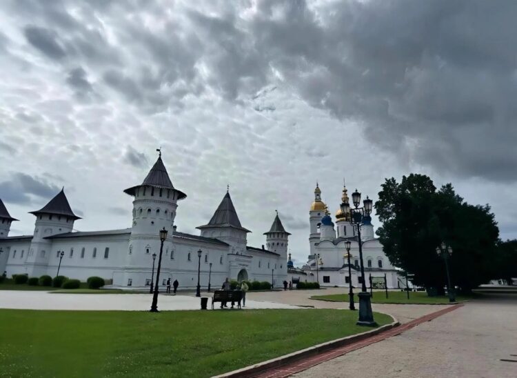 Город на горе и две сотни ступеней: что посмотреть омичам в Тобольске и как до него добраться