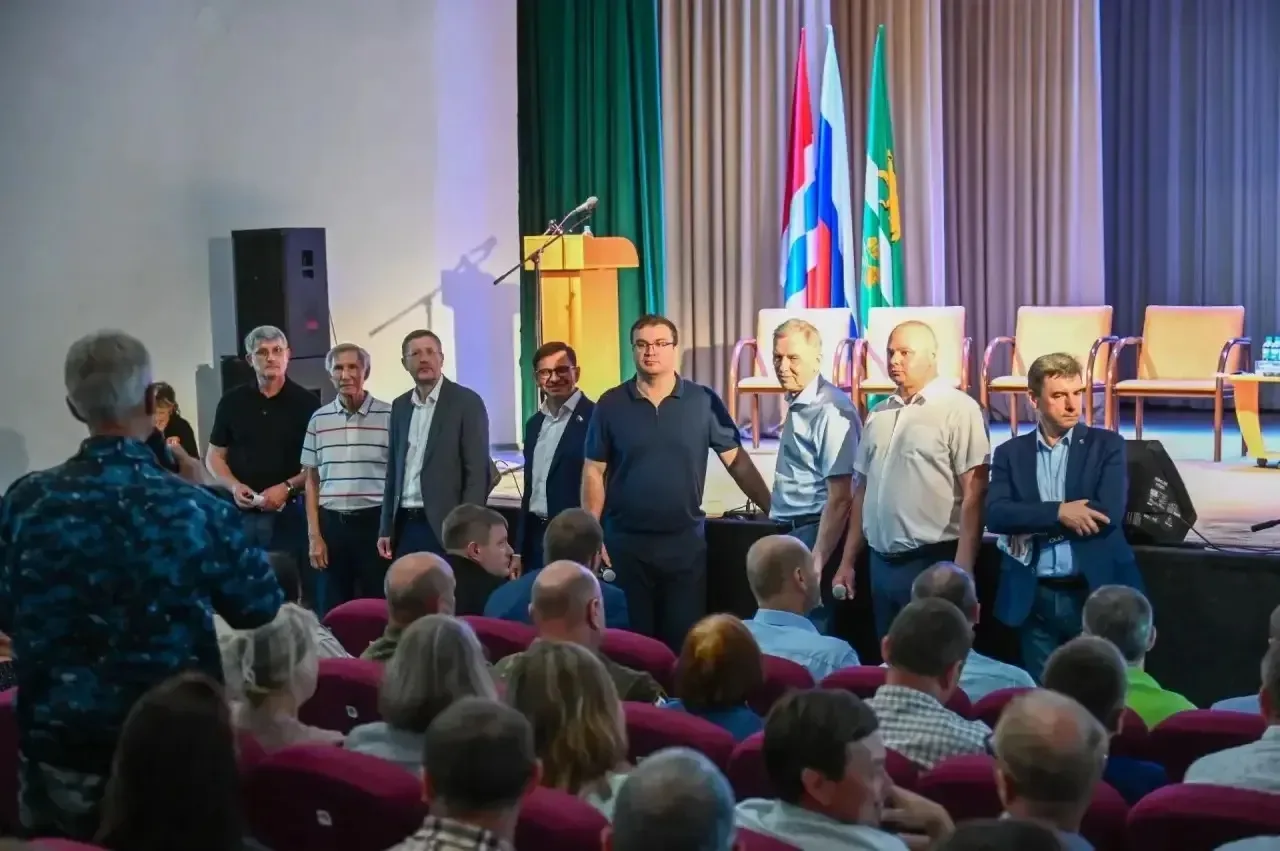 Виталий Хоценко провёл открытый разговор с жителями Знаменского района Фото предоставлено правительством Омской области