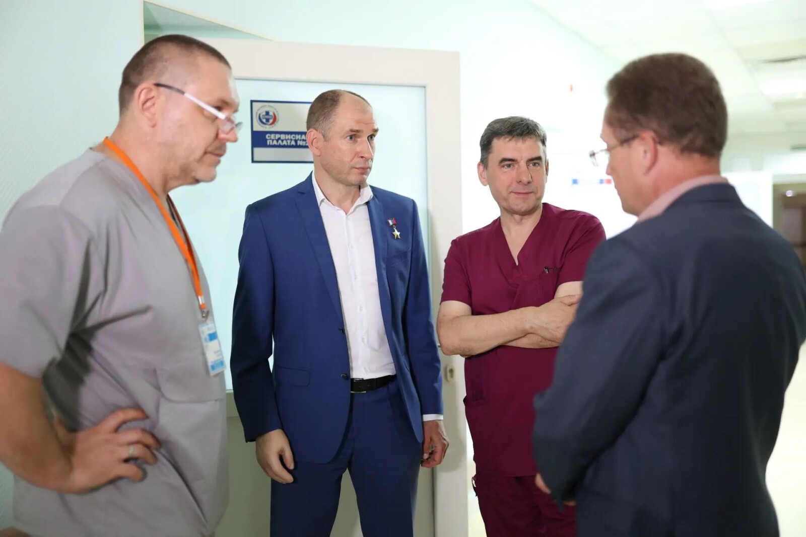 Сенатор Дмитрий Перминов оценил работу омского КМХЦ Фото: Ева Якубович