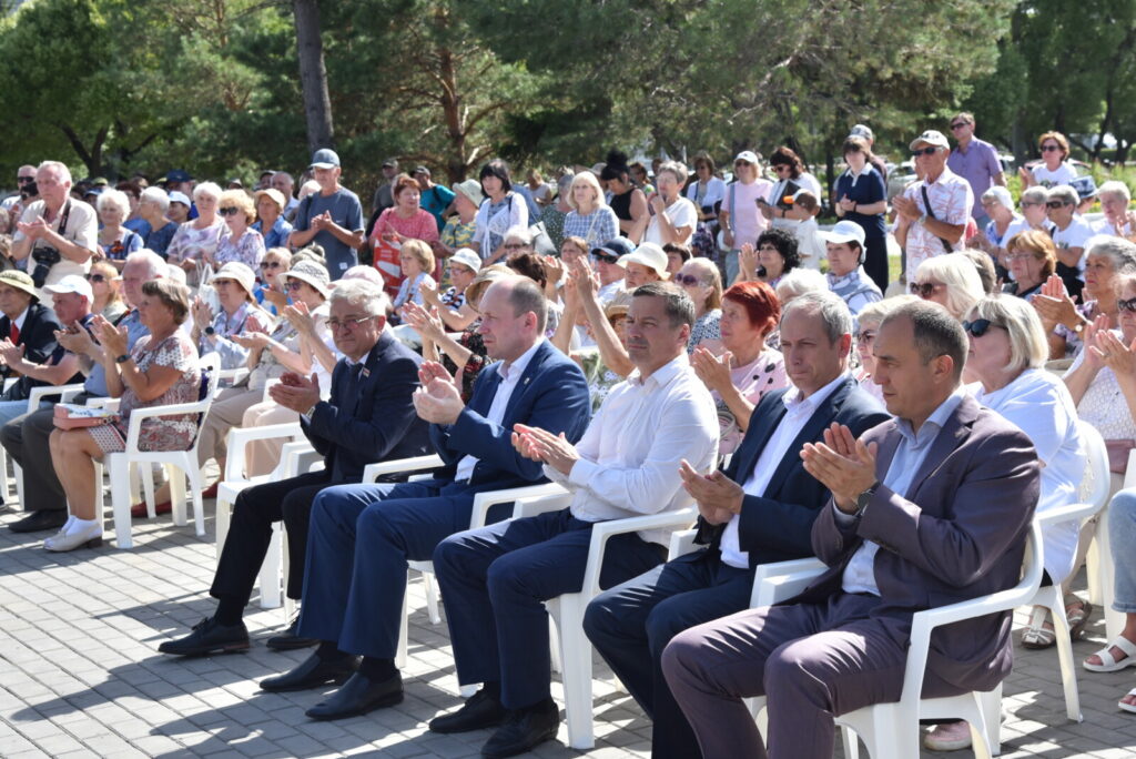 Город, ковавший Победу: в Омске прошла патриотическая акция «Столица доблести и славы трудовой»