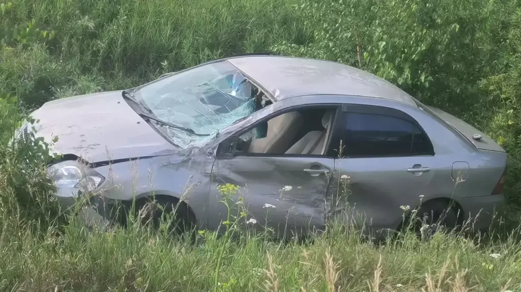 В Омском районе водитель выехал на встречку и спровоцировал тройное ДТП