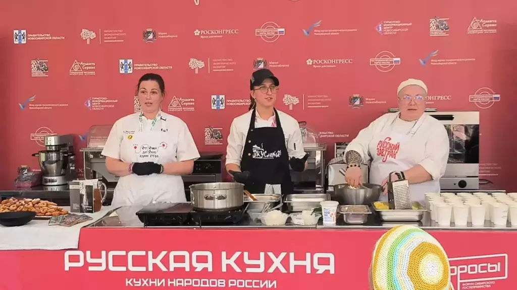 Омские повара угостили новосибирцев чалдонскими калачами и тюрей