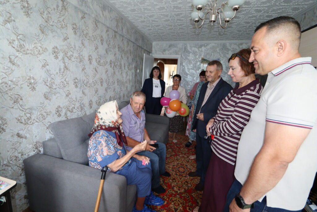 Жительница Оконешниковского района Нина Потапова отметила 90-летний юбилей