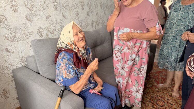 Жительница Оконешниковского района Нина Потапова отметила 90-летний юбилей