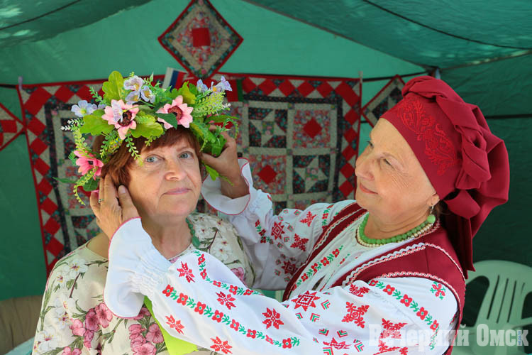 В омском сквере Дружбы народов проходит фестиваль «В кругу семьи»