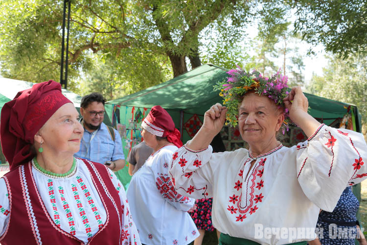 В омском сквере Дружбы народов проходит фестиваль «В кругу семьи»