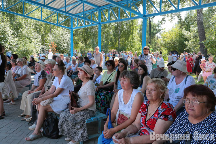 В омском сквере Дружбы народов проходит фестиваль «В кругу семьи»