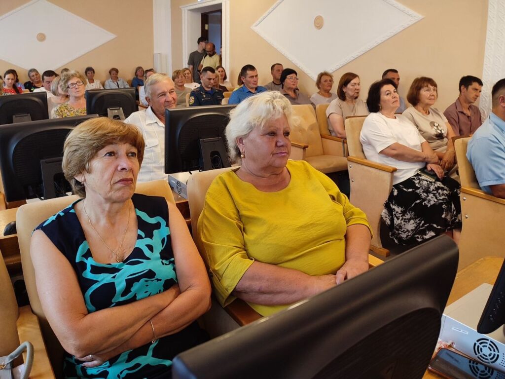 Игорь Антропенко оценил результаты обновления общественных пространств в Нижнеомском районе