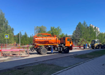 Работы по ремонту водопровода на ул. Потанина. Фото предоставлено АО «ОмскВодоканал»