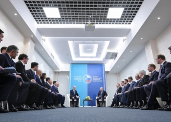 Владимир Путин поблагодарил губернатора Омской области Виталия Хоценко за организацию форума