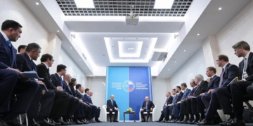 Владимир Путин поблагодарил губернатора Омской области Виталия Хоценко за организацию форума