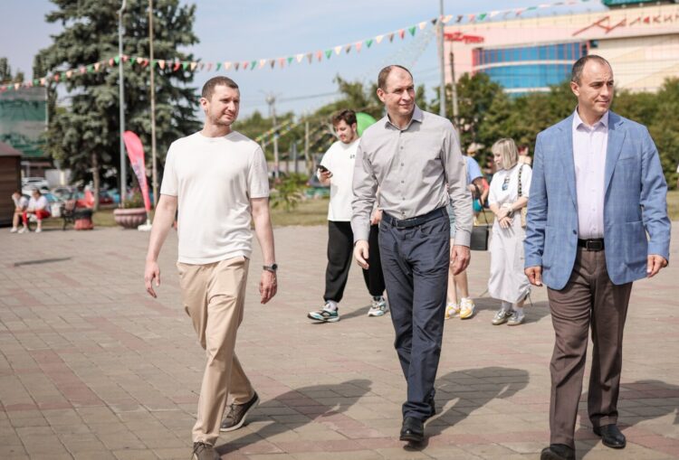 У цирка состоялся праздник в честь Дня Омской области и города Омска