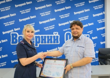 Журналисту «Вечерки» вручили награду Фото: Владимир Казионов