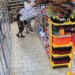 Мать и сын украли в черлакском магазине мобильный телефон Скриншот видео, предоставленного УМВД России по Омской области