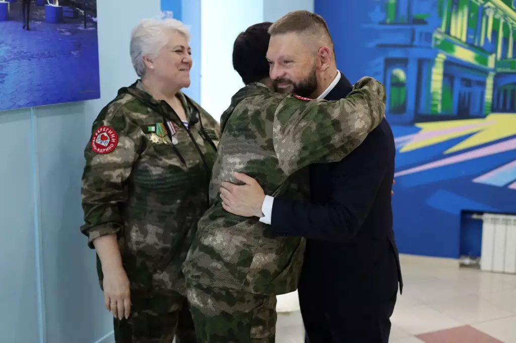 Евгений Поддубный посетил омских «Берегинь СВО»