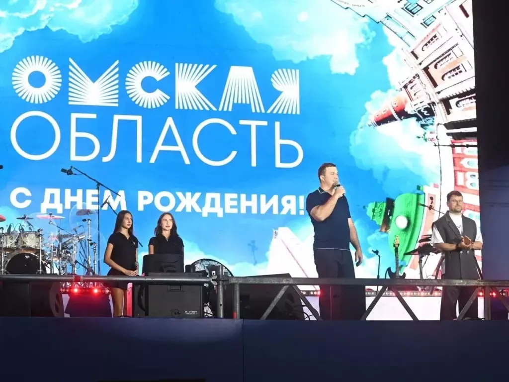 В Омске на Соборной площади выступила Клава Кока