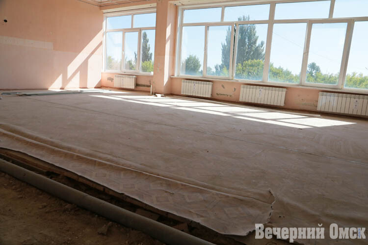 Сергей Шелест проинспектировал две школы, в которых ведётся капремонт