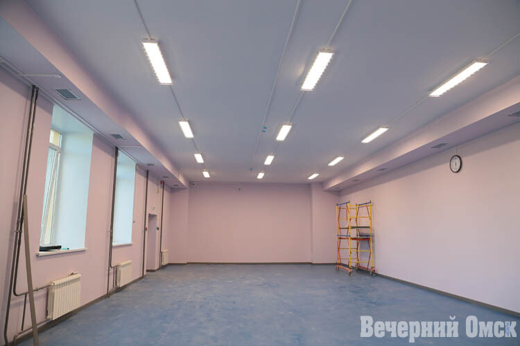 Сергей Шелест проинспектировал две школы, в которых ведётся капремонт