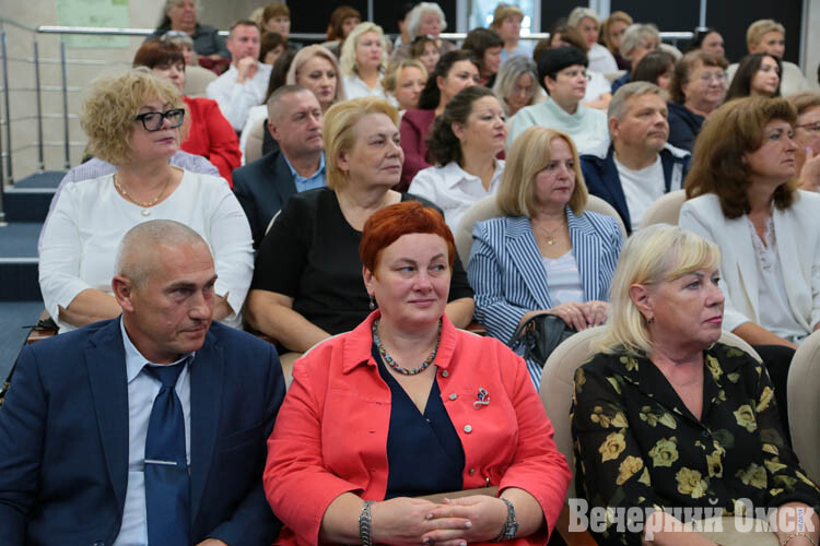 Более 340 омских педагогов приняли участие в августовском совещании