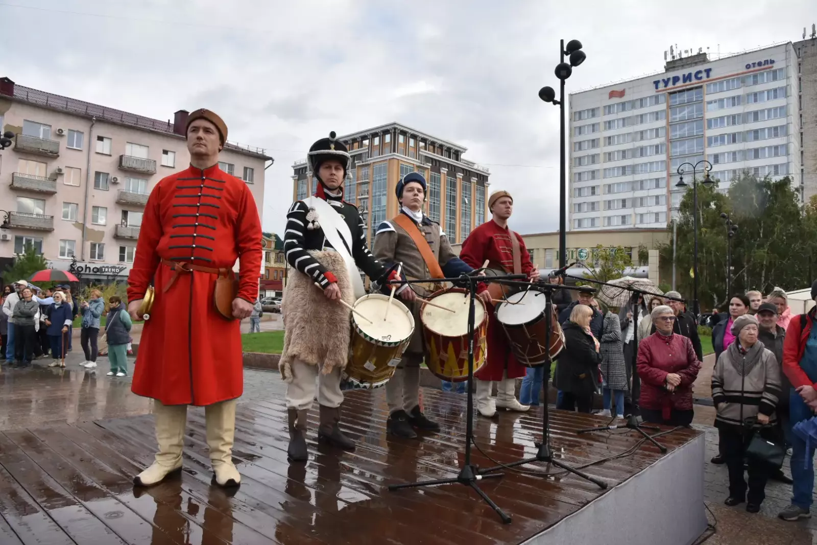 Как открывали шар "Держава" на площади Бухгольца
