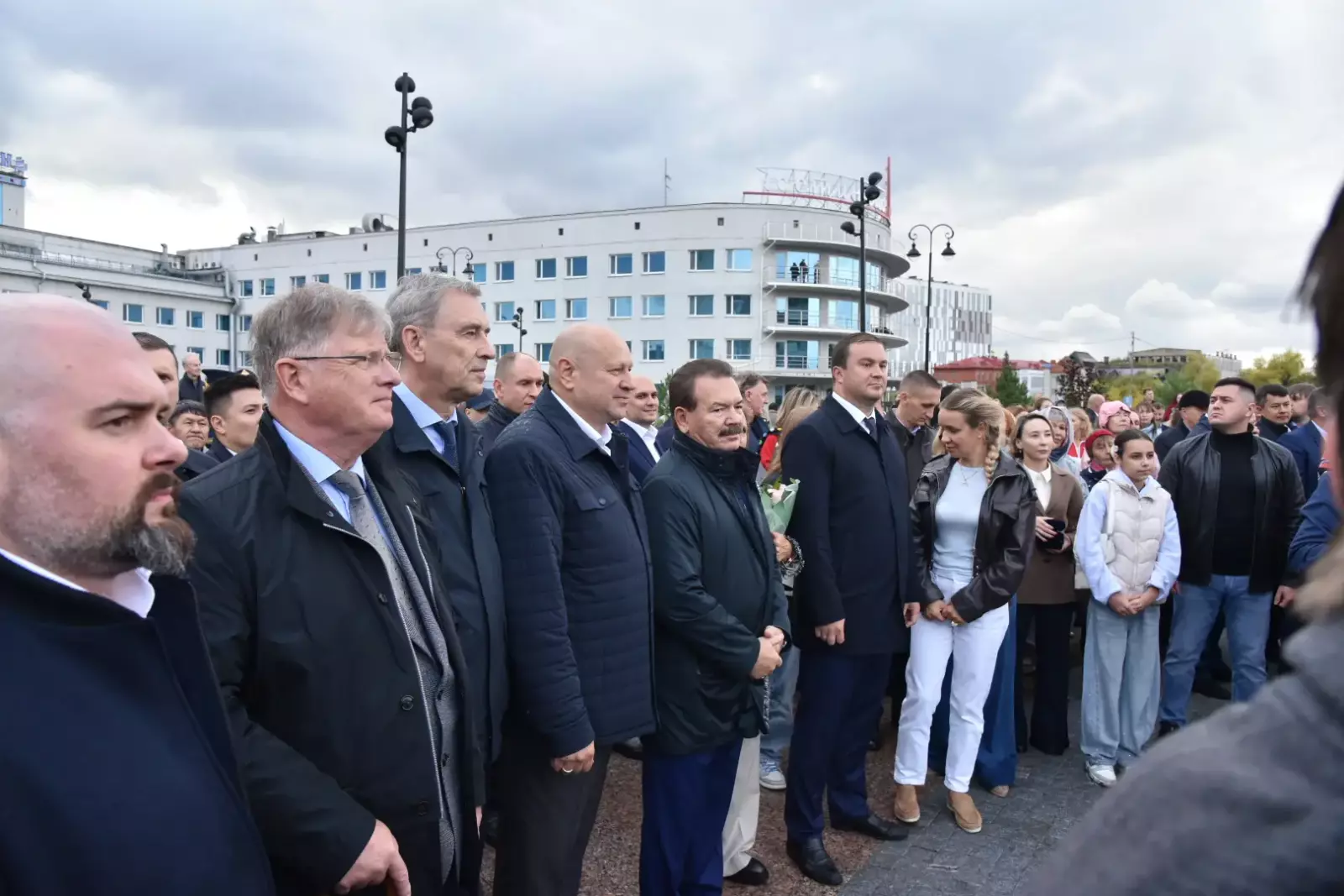 Как открывали шар "Держава" на площади Бухгольца