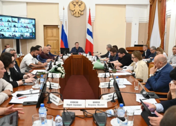 Виталий Хоценко поставил задачу обеспечить правопорядок во время голосования Фото предоставлено правительством Омской области