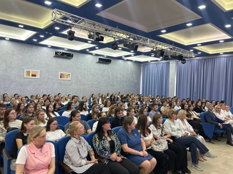Депутат Госдумы Игорь Антропенко посетил Омский педагогический колледж №1