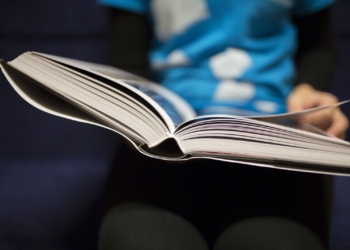 Учитель из Красногорки попал в Книгу рекордов Омской области с миниатюрными лаптями из бересты Иллюстрация: magnific.com