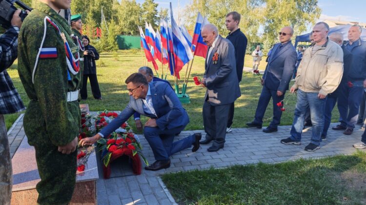 В Чернолучье открыли обелиск сотрудникам органов внутренних дел Фото: Татьяна Ляпистова