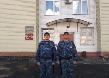Омские приставы спасли пенсионера, которому стало плохо у здания суда