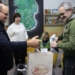 Петербургский поклонник Аркадия Кутилова ради музея поэта прилетел в Омскую область Фото: nvko55.ru
