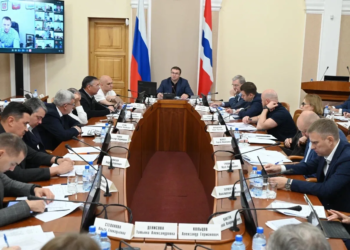 На совещании под председательством губернатора рассмотрели борьбу с мошенничеством и вейпами, ремонт дорог, приобретение спецтехники и уборку урожая Фото предоставлено правительством Омской области
