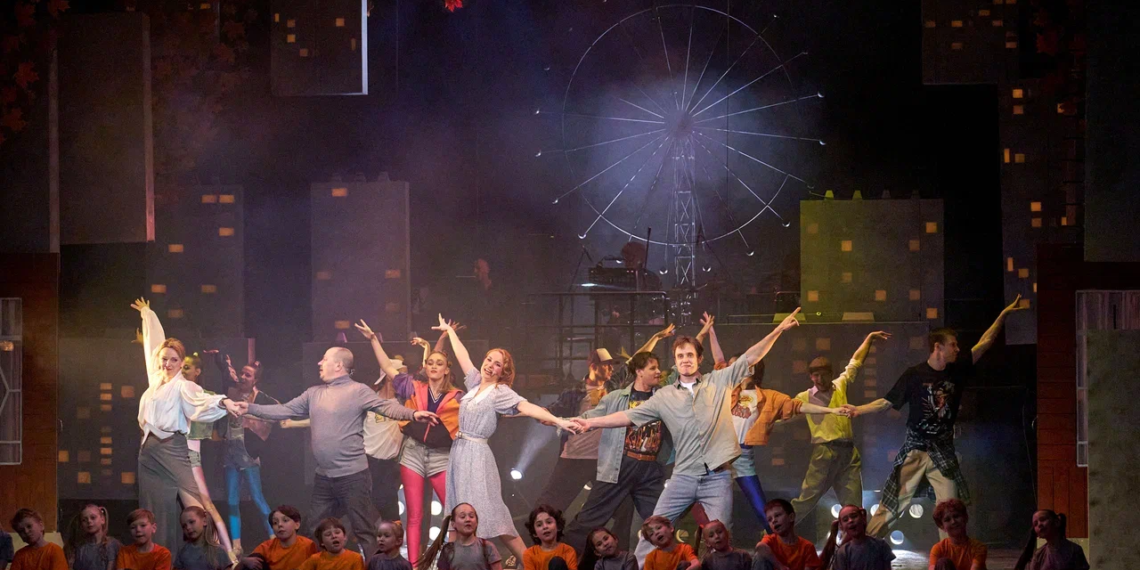 Сцена из мюзикла "Время не ждет" Свердловского театра музкомедии, Фото: Татьяна Андреева