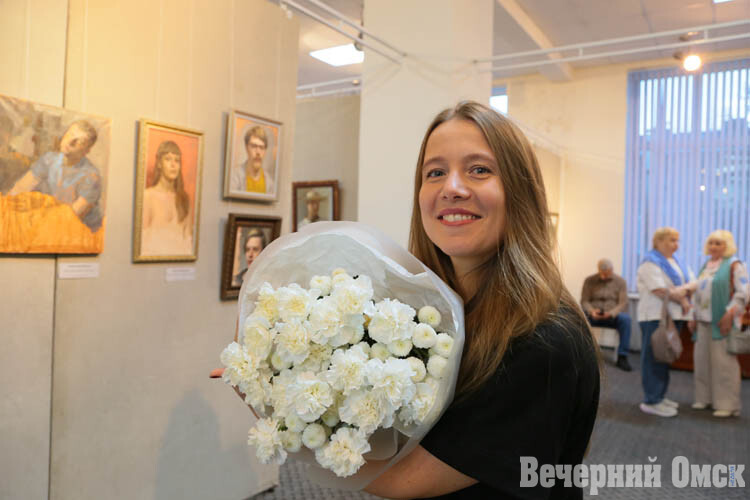 Омский художник Анатолий Мовлян поделился, как через портрет рассказывает о человеке все